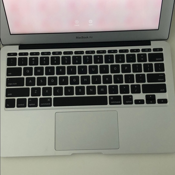 Macbook Air - Picture 4 of 7